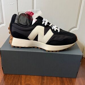 NIB New Balance Women’s 327 Black White Shoes Sneakers